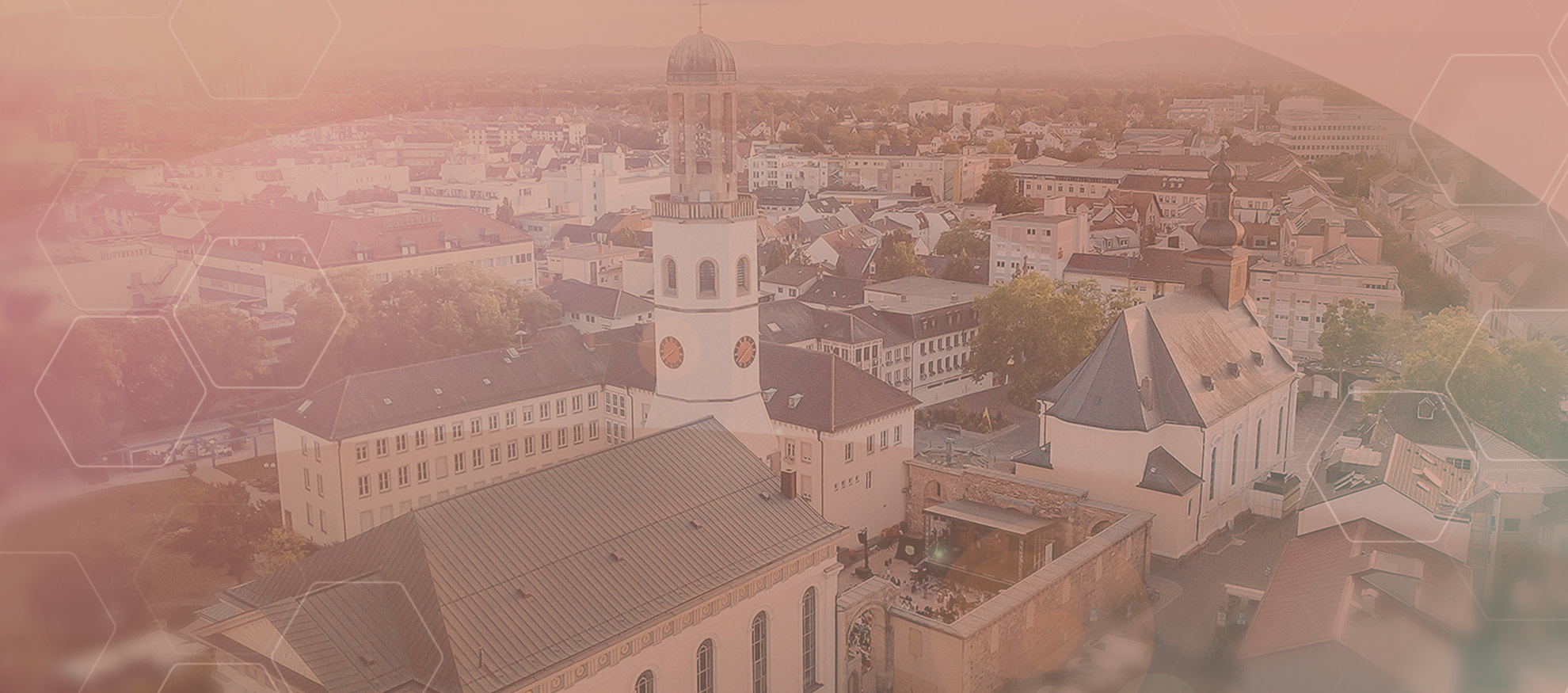 Blick auf Frankenthal - Rathaus und evangelische Kirche